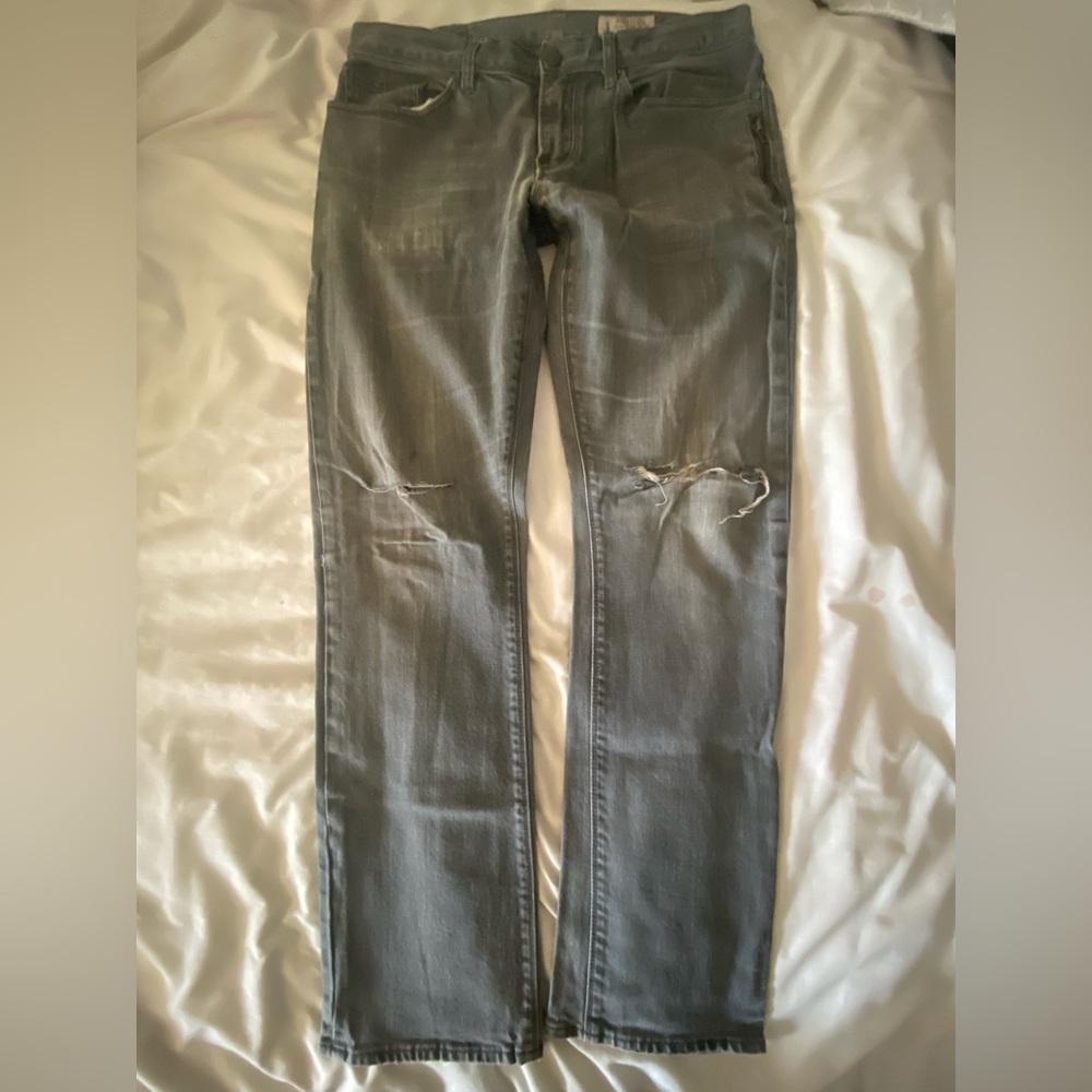 HOWE Distressed Jeans